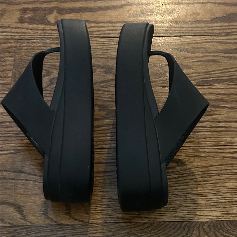 CROCS Black Platform Sandals - Picture 7 of 7